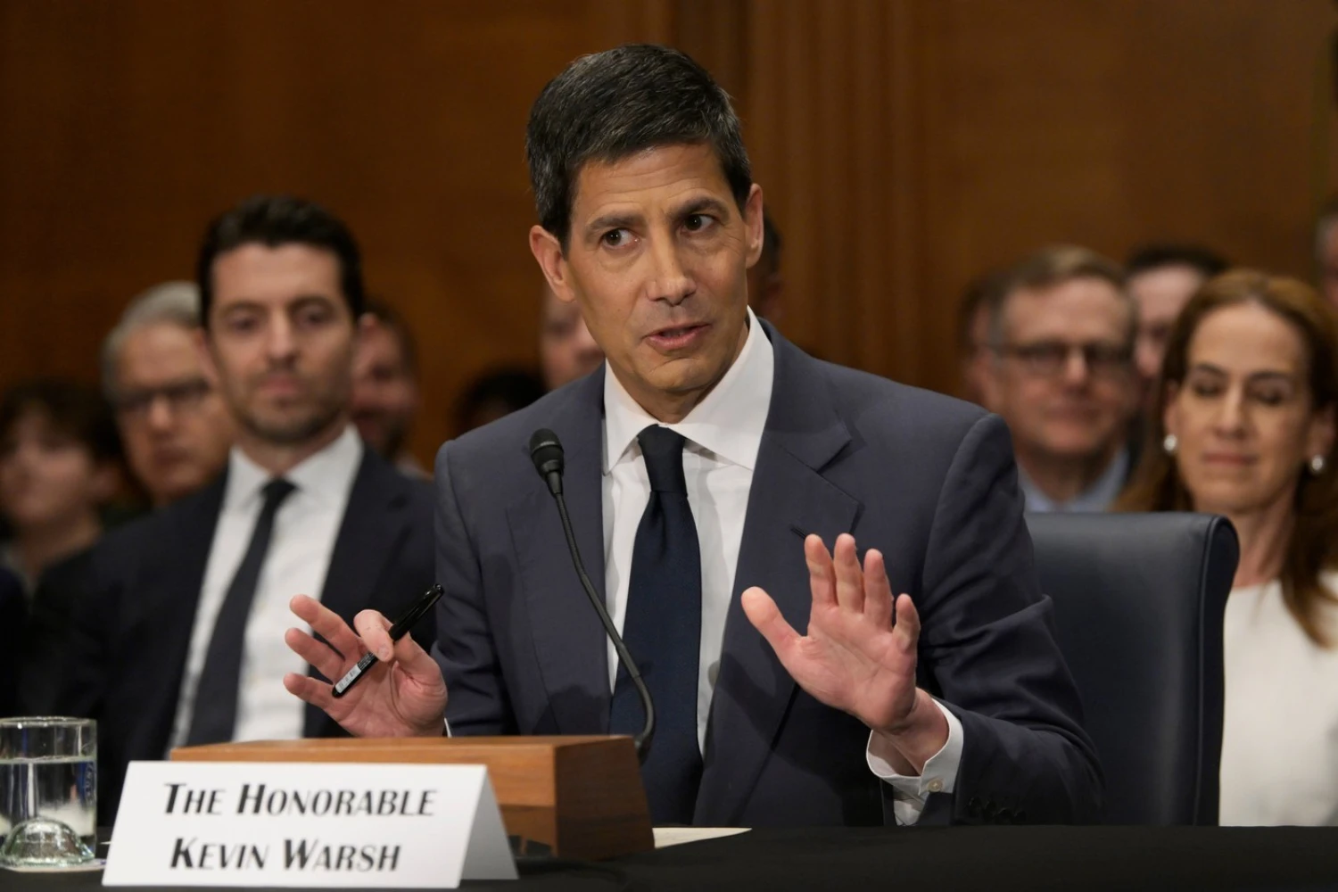 Grilování adepta na šéfa Fedu. Co prozradil před Senátem údajný Trumpův muž?