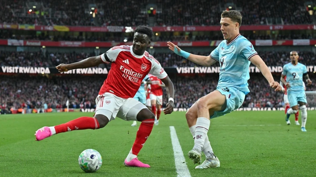 Arsenal slaví a&nbsp;Rwanda s&nbsp;ním. Jak se malé zemi vyplácí dávat miliardy do sportu?
