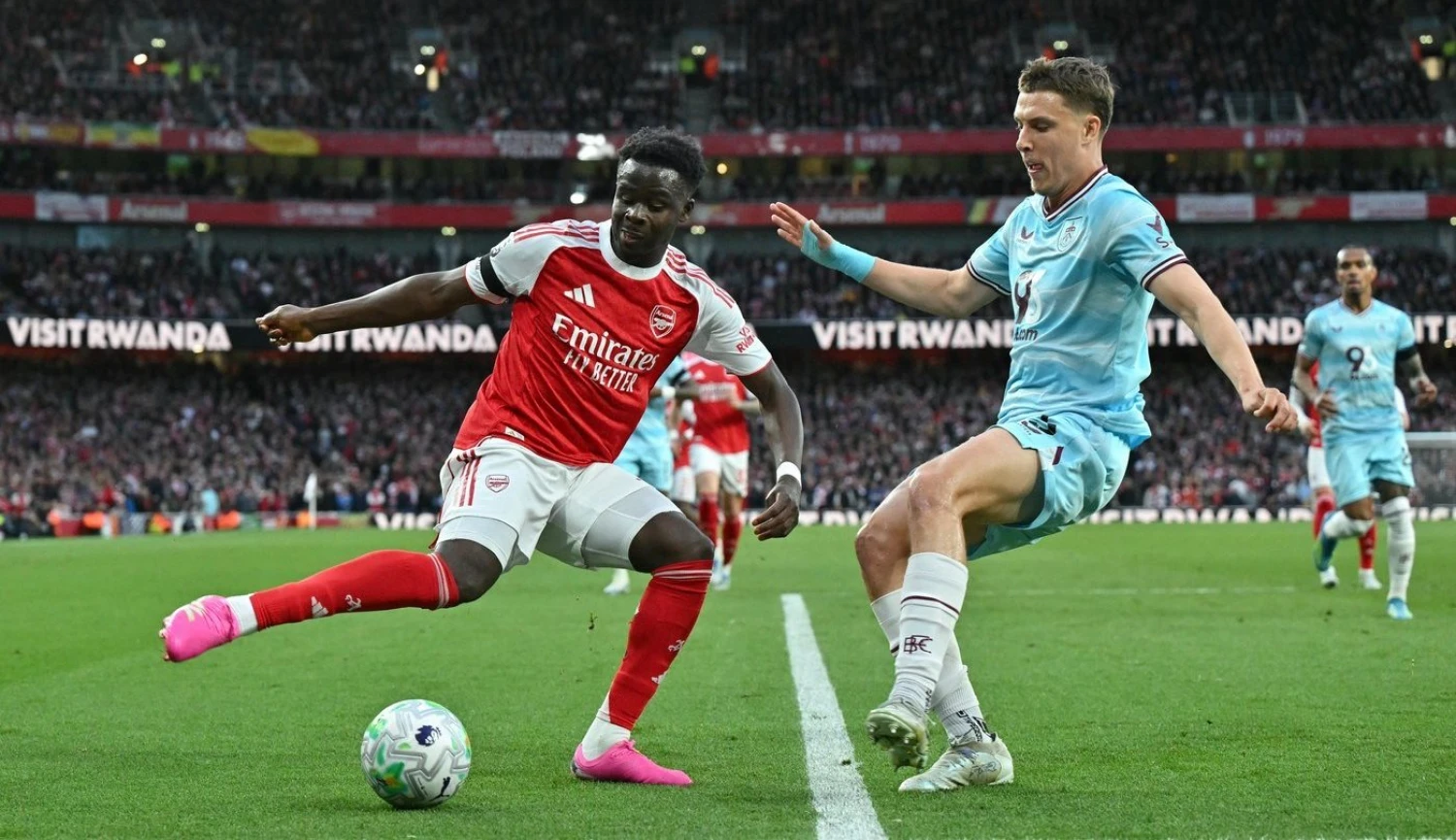 Arsenal slaví a&nbsp;Rwanda s&nbsp;ním. Jak se malé zemi vyplácí dávat miliardy do sportu?