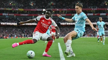 Arsenal slaví a&nbsp;Rwanda s&nbsp;ním. Jak se malé zemi vyplácí dávat miliardy do sportu?