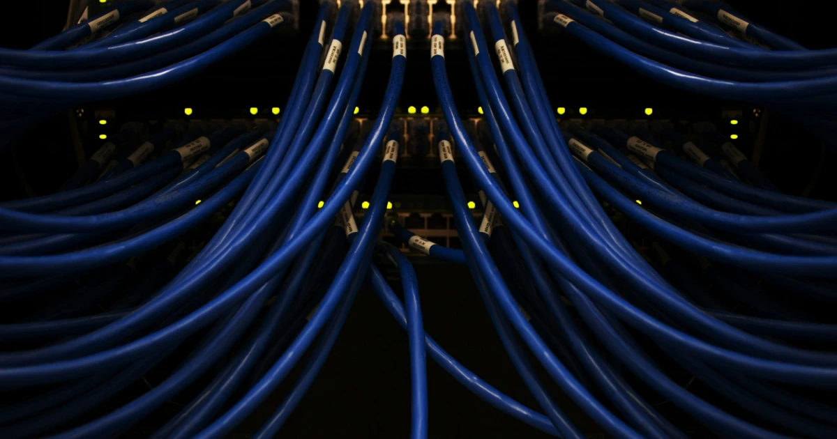 Elektřina jako nová ropa. Auta a datová centra vyhnala globální spotřebu o tři procenta