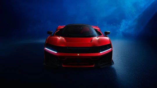 Ferrari překonalo odhady a&nbsp;zvýšilo zisk. Táhnou ho dražší modely a úpravy na míru