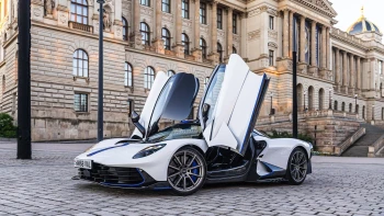 Aston Martin za třicet milionů? Češi jich kupují víc, než se čekalo