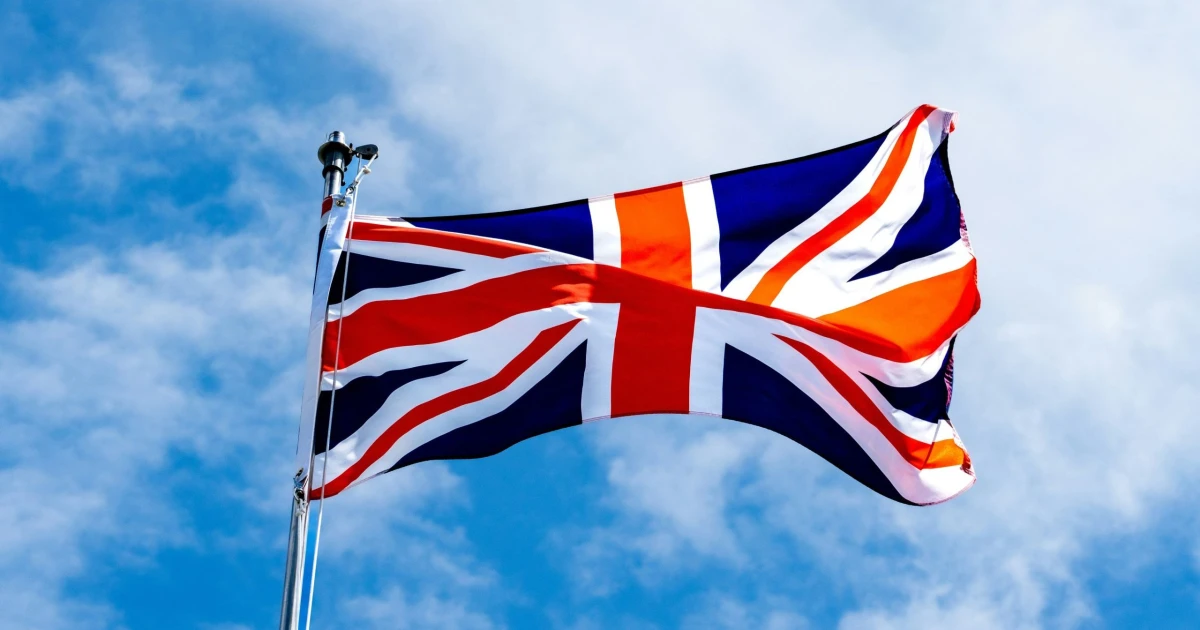 Vládní krize na Ostrovech hýbe s trhy. Britské akcie i libra oslabují