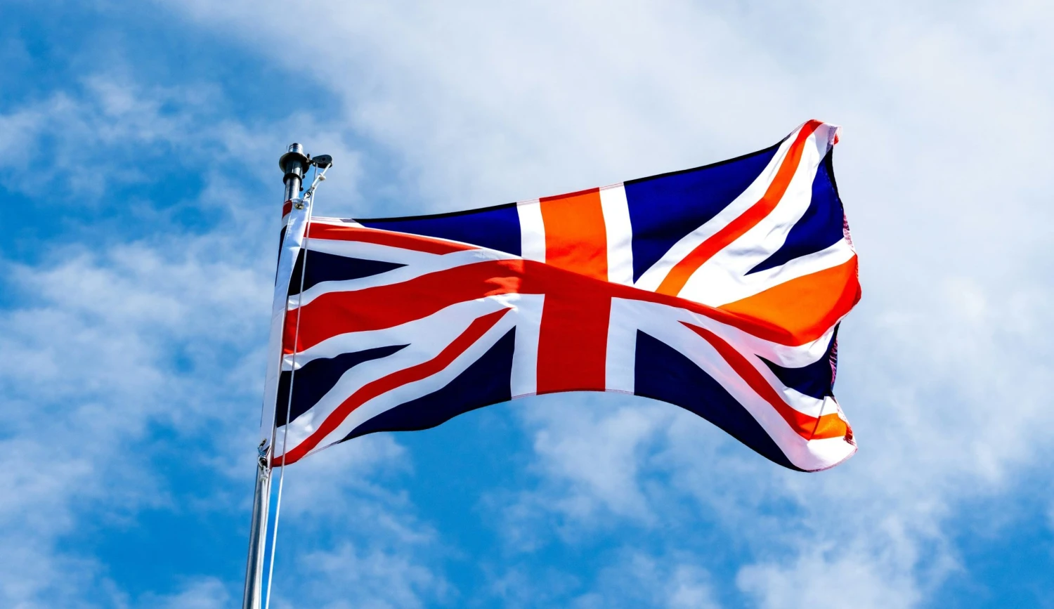 Vládní krize na Ostrovech hýbe s&nbsp;trhy. Britské akcie i&nbsp;libra oslabují