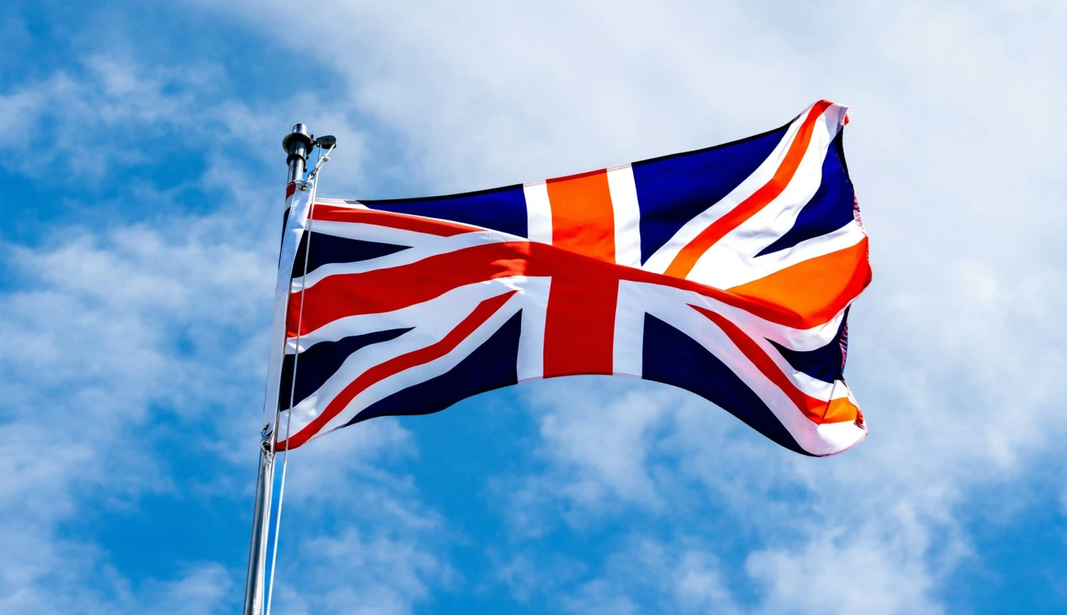 Vládní krize na Ostrovech hýbe s&nbsp;trhy. Britské akcie i&nbsp;libra oslabují