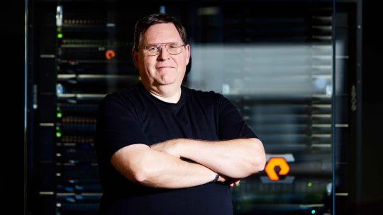 Kašlete na standardizaci. Nejdřív ovládněte svět, radí americký miliardář Colgrove