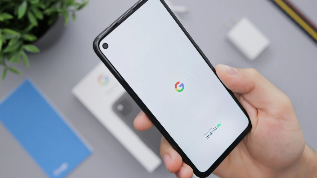 Android má novinky. Je to ještě operační systém, nebo už společenstvo AI agentů?