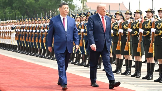 Ranní výběr: Kamarádi Si a&nbsp;Trump odkládají obchodní válku a&nbsp;Rusko míří s&nbsp;drony na jih