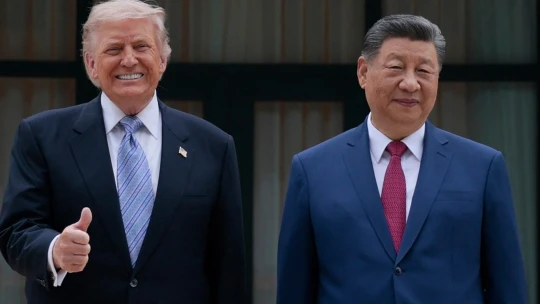 Pompézní výroky, ale reálných dohod málo. Co přinesla Trumpova cesta do Pekingu?