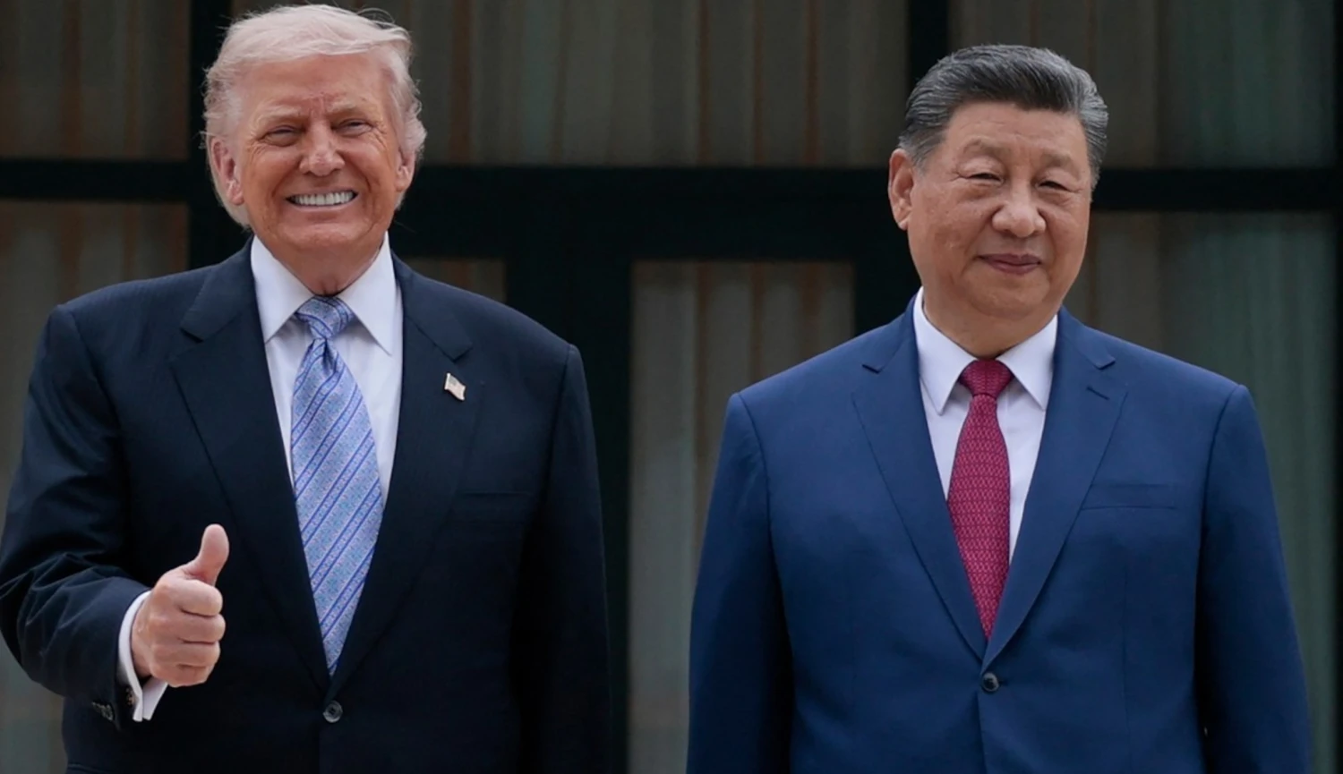 Pompézní výroky, ale reálných dohod málo. Co přinesla Trumpova cesta do Pekingu?