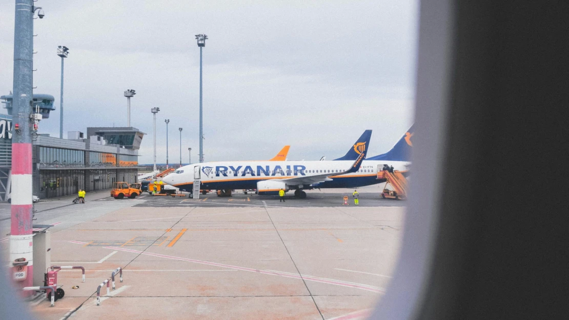 Přes dvě stě milionů cestujících a&nbsp;rekordní zisk. Ryanair se ale obává dalšího roku