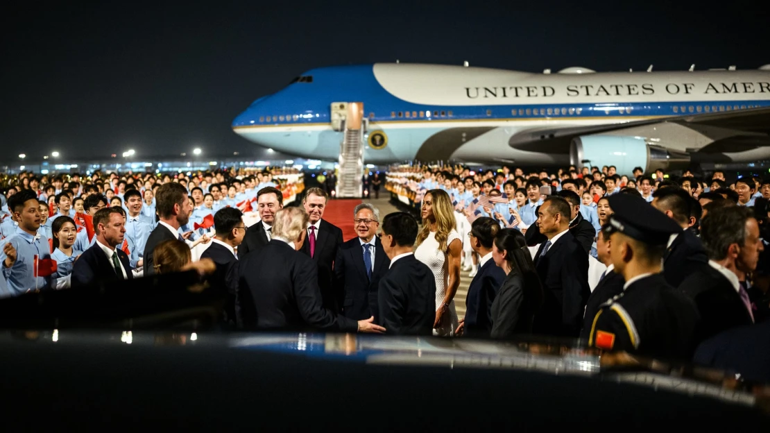 Neznámá tekutina? Sem s ní! Šéf Nvidie utekl Trumpovi a jel nudlovou diplomacii