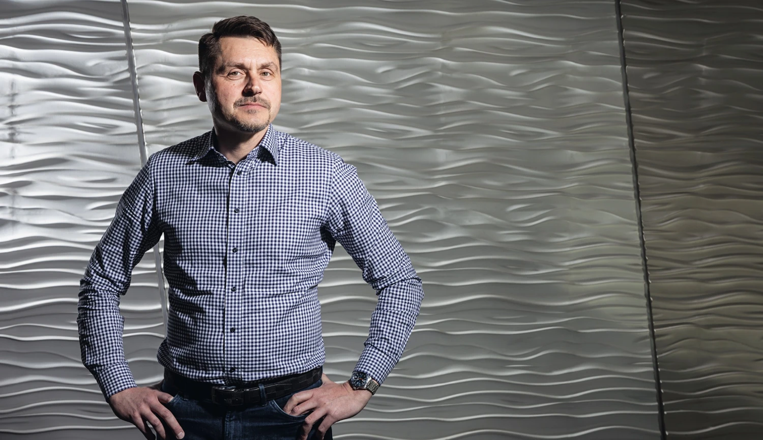 Černo-bílý svět. Skupina Smarty vsadila na rychlost, dluh i&nbsp;gaming