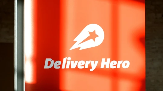 Uber přihazuje v&nbsp;boji o&nbsp;Delivery Hero. Akcionáři chtějí přes třináct miliard eur