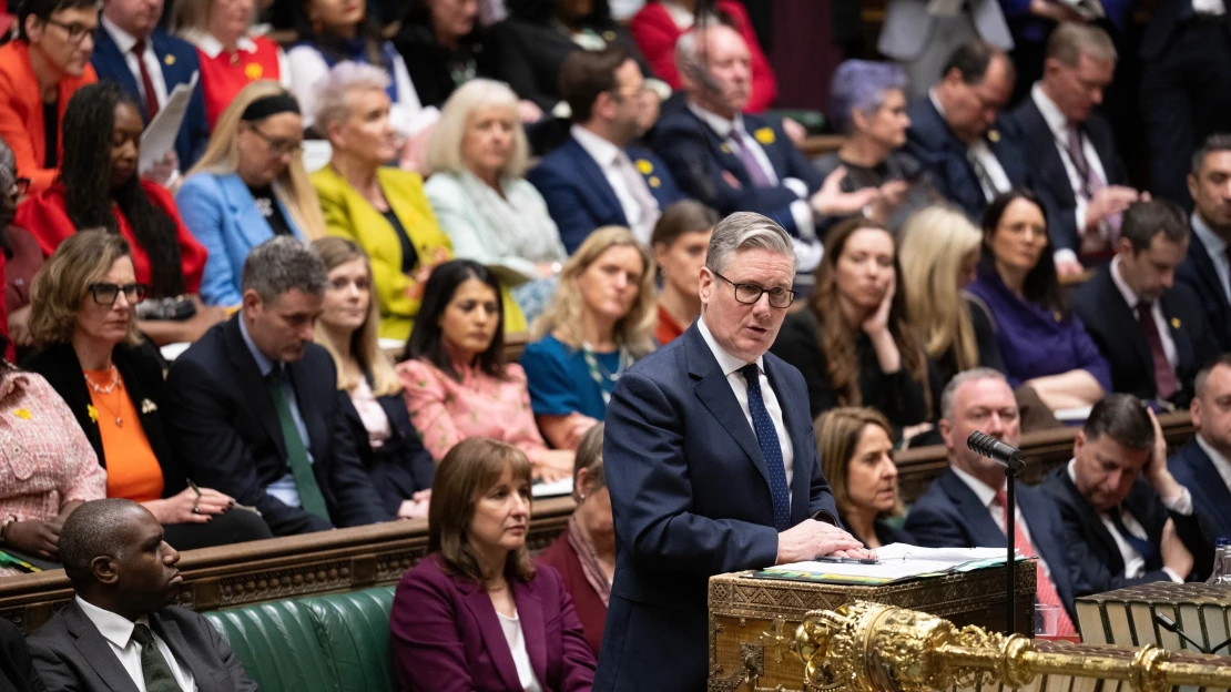 Sedmý britský premiér za deset let. Starmera z&nbsp;čela vlády i&nbsp;strany vystrnadili vlastní poslanci