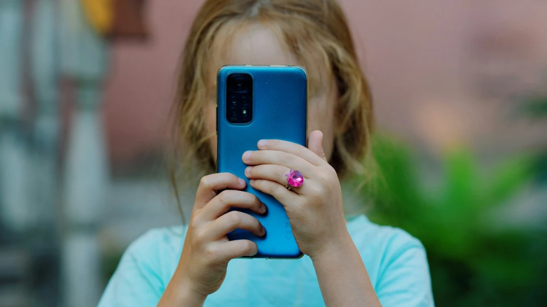 Co se stane, když dětem vezmete mobily? Ptali jsme se ředitelů nejprestižnějších škol
