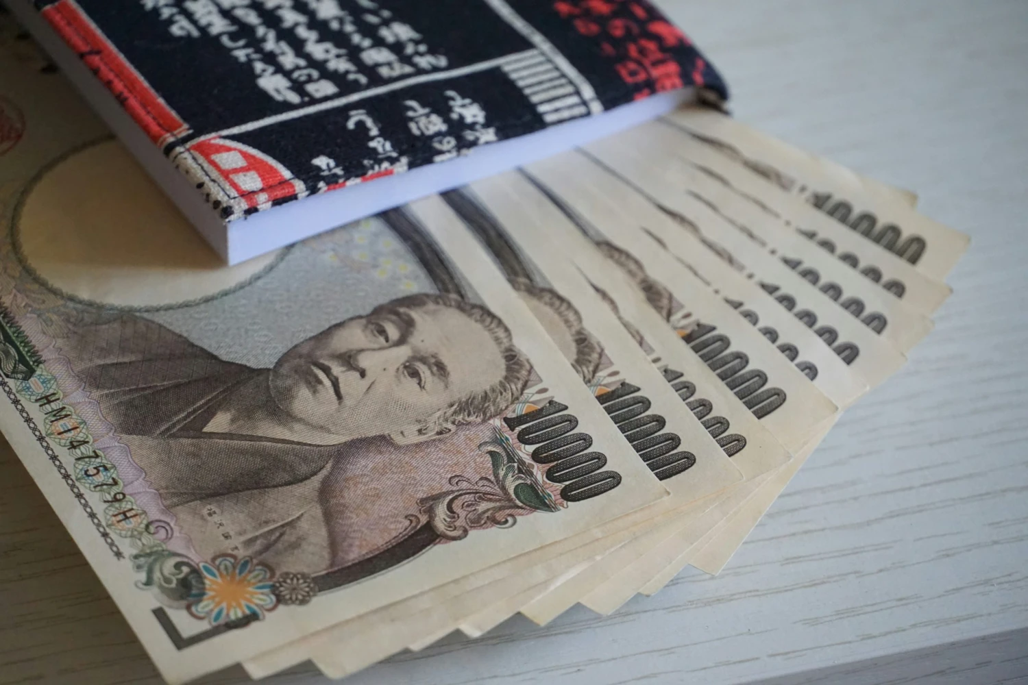 Japonský jen padá na čtyřicetiletá minima. Vláda zvažuje intervenci