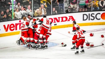 Víc zápasů, rekordní peníze, ale méně Čechů. Startuje nejnabitější sezona NHL