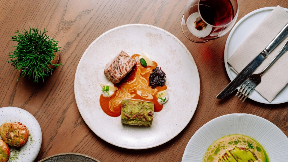 Propojení české avangardy a&nbsp;japonské izakayi. Restaurace ZEM servíruje originalitu