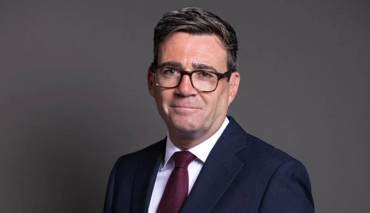 Andy Burnham se stal britským premiérem. Kdo je Král Severu a co má v plánu?