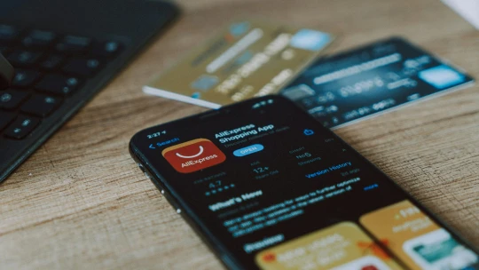 Brusel potrestal AliExpress pokutou za 13,3 miliardy korun. Neuhlídal si trh s&nbsp;padělaným zbožím