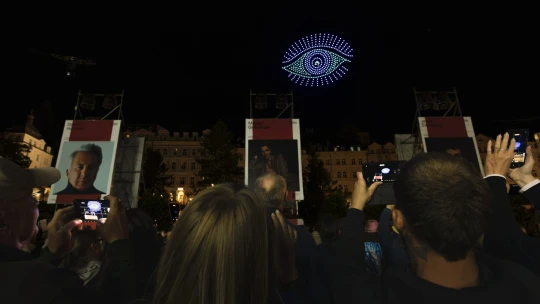 1300 dronů ve Varech. Česká firma připravila show, která překoná i&nbsp;olympiádu