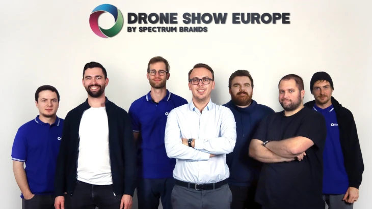 1300 dronů ve Varech. Česká firma připravila show, která překoná i&nbsp;olympiádu