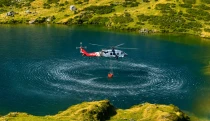 Víkendový výběr: Český jestřáb nasazen. Tuzemský Black Hawk letí na pomoc s ohněm ve Francii