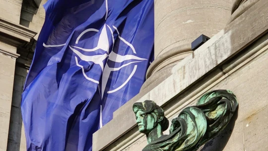 V Ankaře začíná summit NATO. Trump tlačí na vyšší výdaje na obranu, dorazil i&nbsp;Pavel