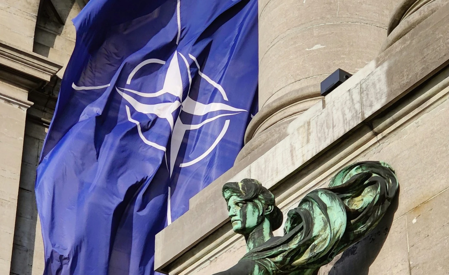 V Ankaře začíná summit NATO. Trump tlačí na vyšší výdaje na obranu, dorazil i&nbsp;Pavel