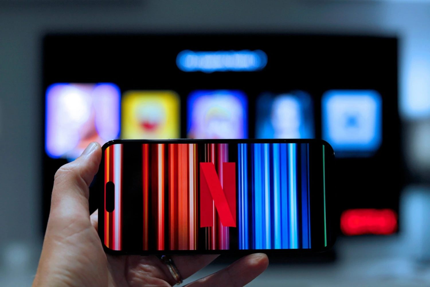 Netflix koupil Affleckův AI startup, který vylepšuje filmové záběry. Dal za něj dvanáct miliard korun
