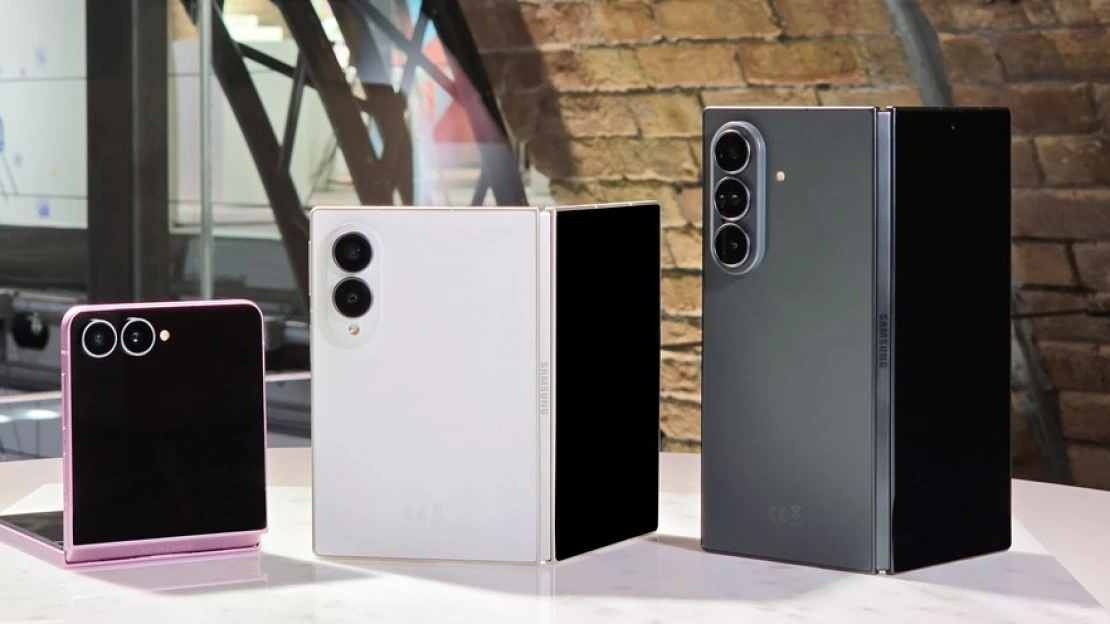 Samsung představil trojici nových skládacích telefonů Galaxy Z
