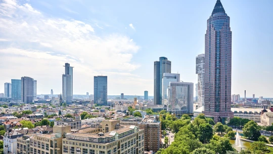 Vesnice plná mrakodrapů a milionářů. Proč dát šanci opomíjenému Frankfurtu?