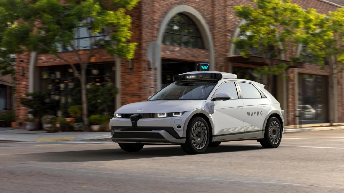 Ostatní couvají, my investujeme. Hyundai chystá do roku 2030 sto nových modelů a&nbsp;robotaxi pro Waymo