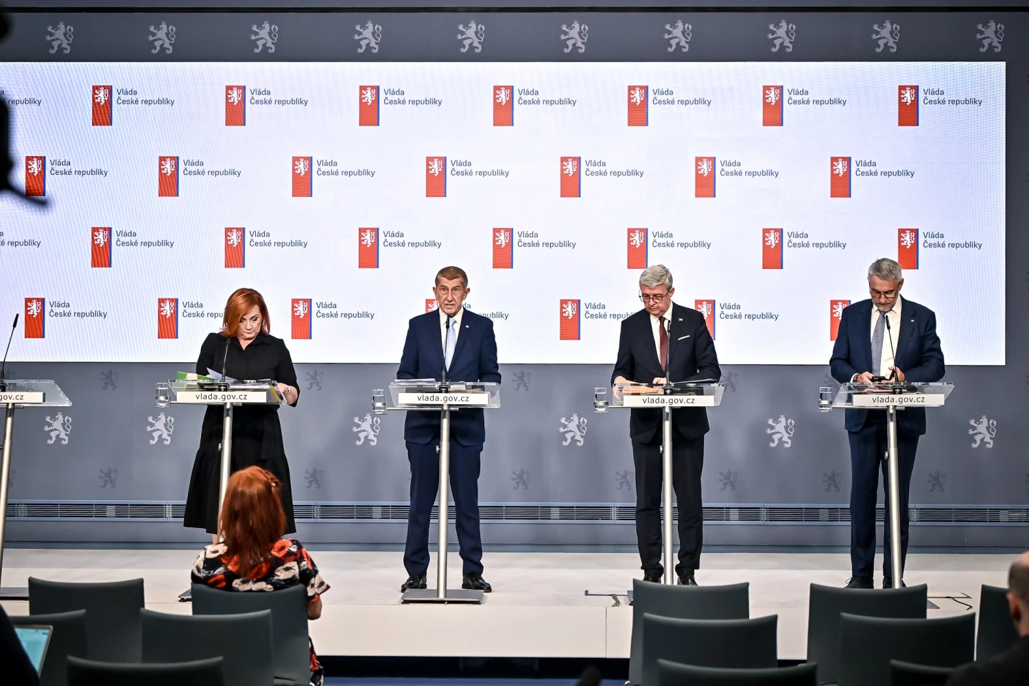 Vláda přehlasovala Pavlovo veto a&nbsp;prosadila si volnější rozpočet. Opozice se obává růstu dluhu