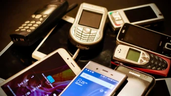 Zlato v&nbsp;šuplíku. Staré telefony ukrývají miliony, největší byznys je ale jinde