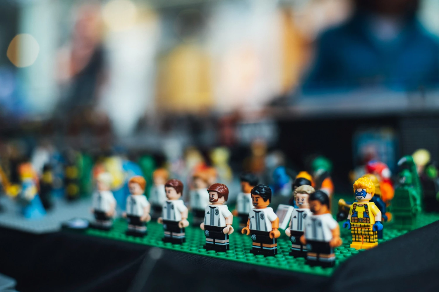 Lego letos prodalo o&nbsp;pětinu víc kostiček. Zabraly fotbalové sety, formule&nbsp;1 i Pokémoni
