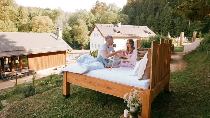 Strop je nebe, podlaha je zem, stěna je les. Hotelový pokoj úplně jinak