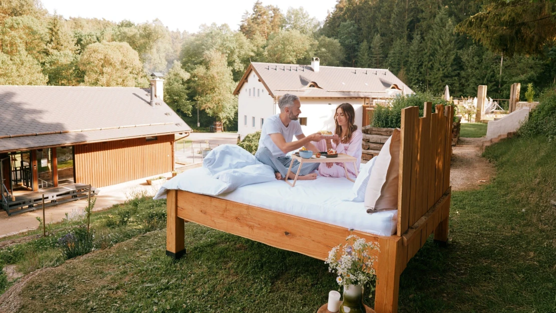 Strop je nebe, podlaha je zem, stěna je les. Hotelový pokoj úplně jinak