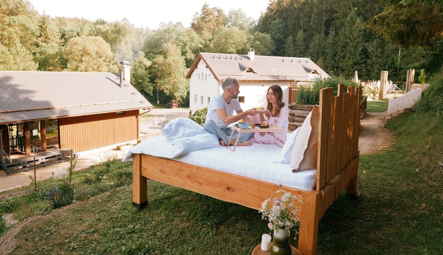 Strop je nebe, podlaha je zem, stěna je les. Hotelový pokoj úplně jinak