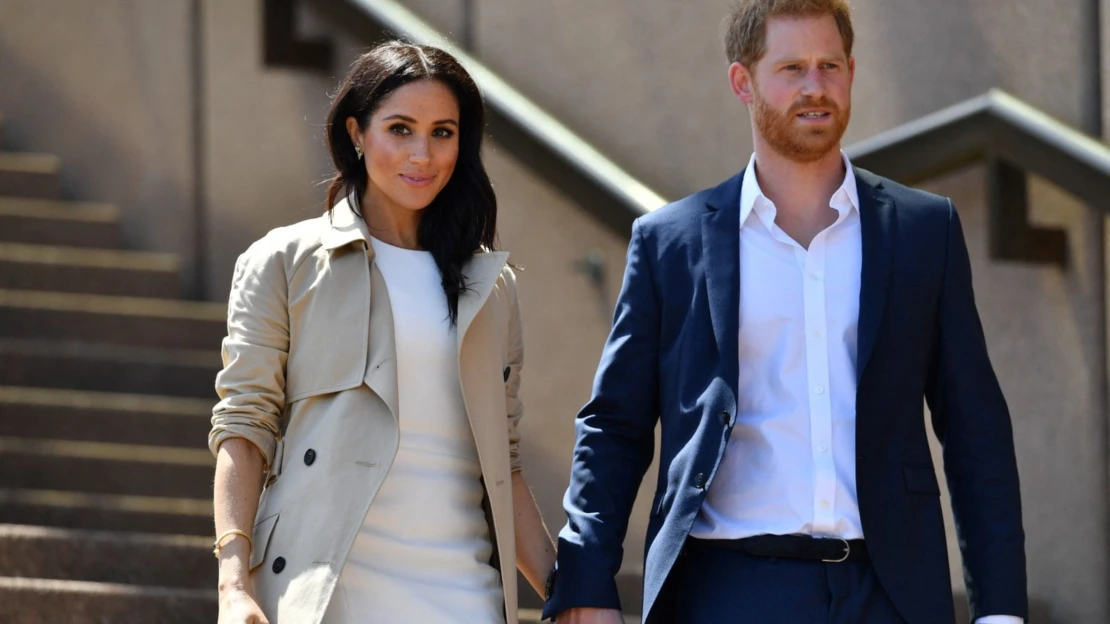 45 milionů liber nestačí. Sussexovi se vracejí do Británie s jasnou vizí