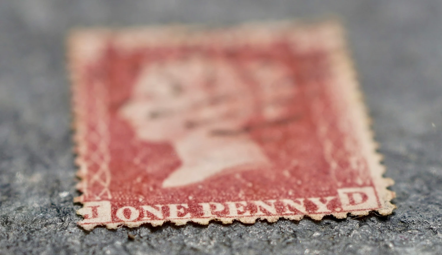 Miliony na pár centimetrech papíru. Čeští miliardáři skupují nejvzácnější známky