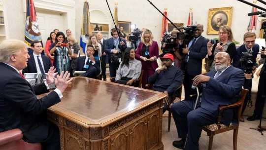 Americké televize přestaly natáčet Trumpa. Bojkotují ho poté, co vyhodil CNN z&nbsp;Bílého domu