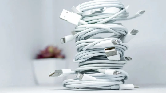Z pražského skladu až do Grónska. České příslušenství k&nbsp;elektronice tiše dobývá svět