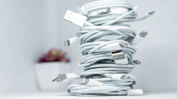 Z pražského skladu až do Grónska. České příslušenství k&nbsp;elektronice tiše dobývá svět