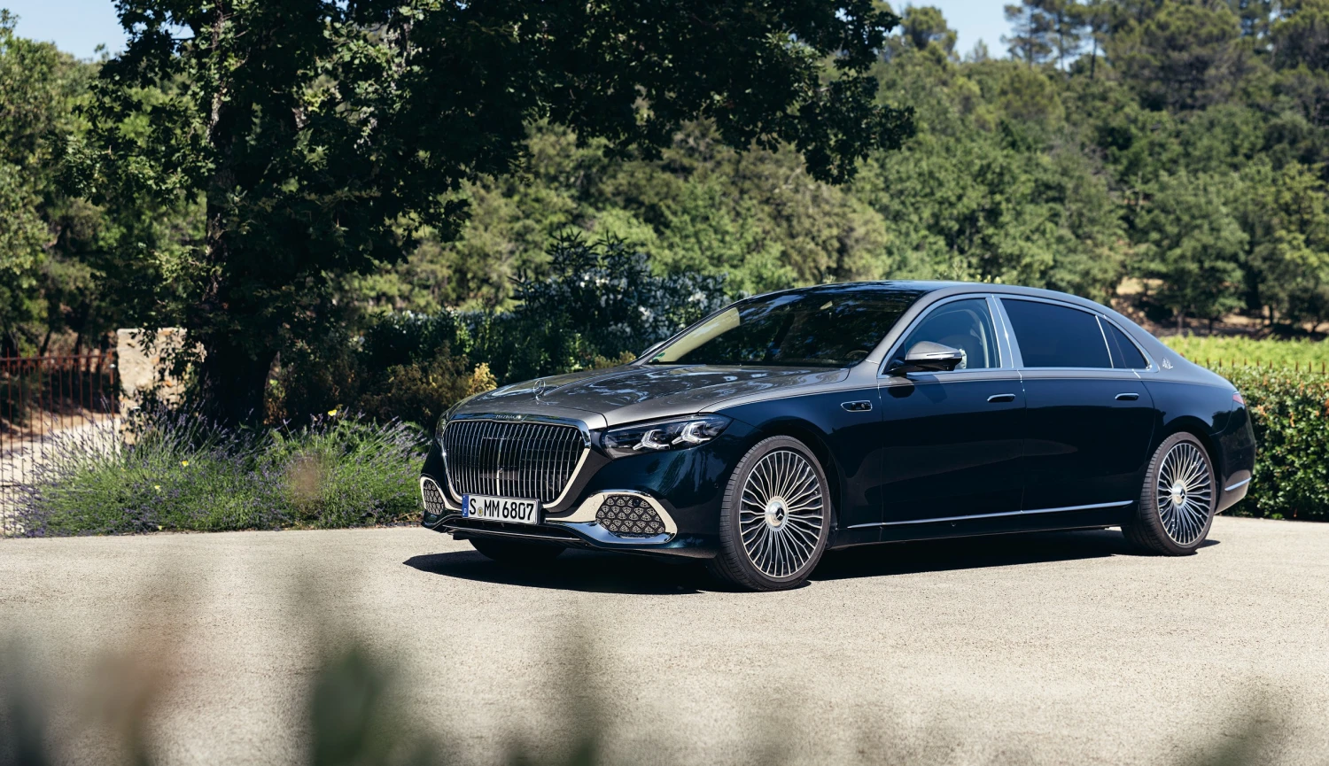 Maybach třídy S přišel o dvanáctiválec. Naštěstí je to úplně jedno