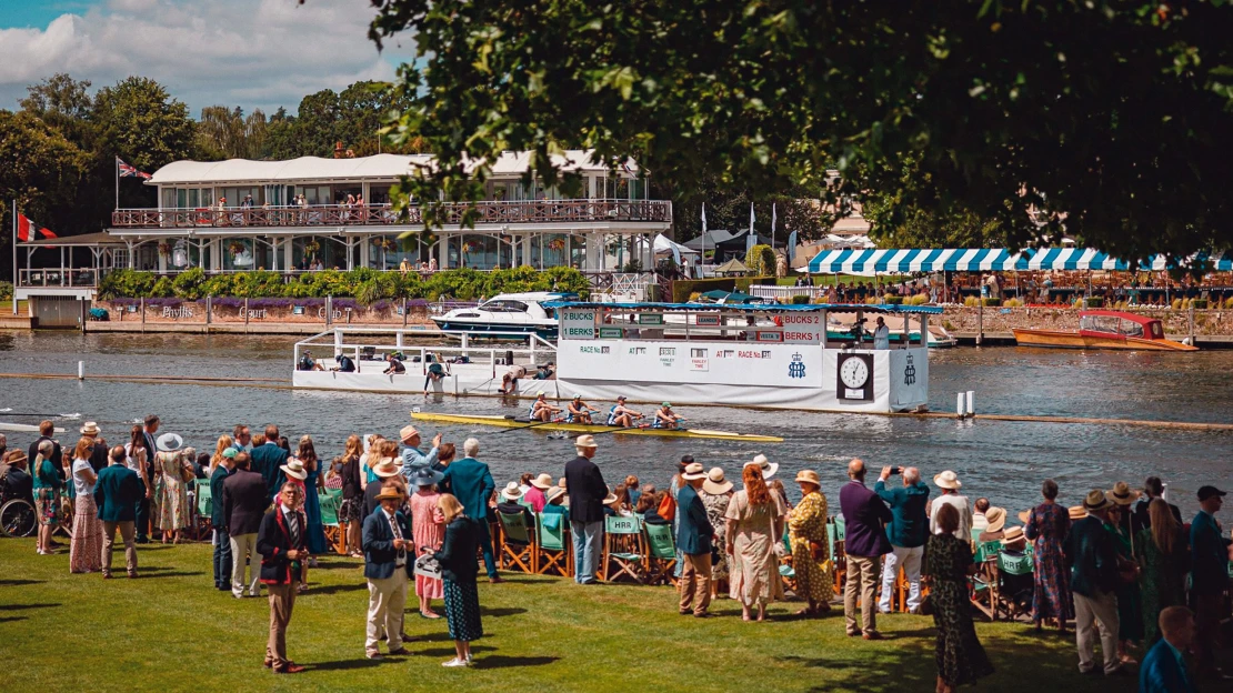Elita na Temži. Jak probíhá prestižní veslařský závod Henley Royal Regatta?