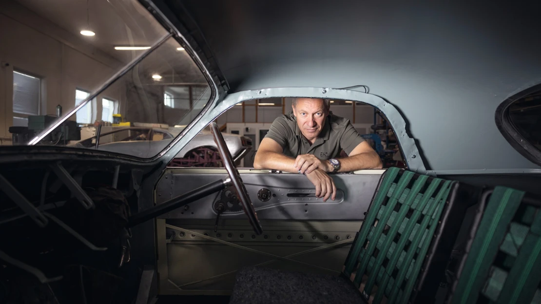 Veterán za 80 milionů? Bude jako nový. Tohle je automobilová dílna snů