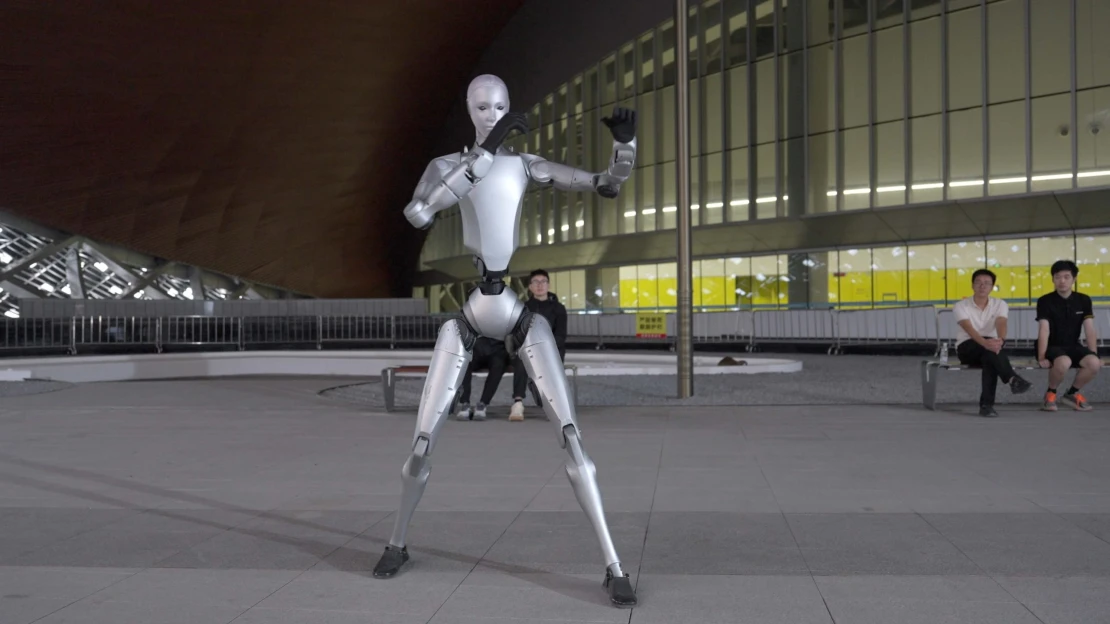 Alza začala prodávat dospělé roboty. Menší model si koupil i&nbsp;český miliardář